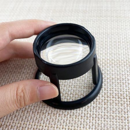 aspheric round stand magnifier linen tester can with us whenever you need is convenient